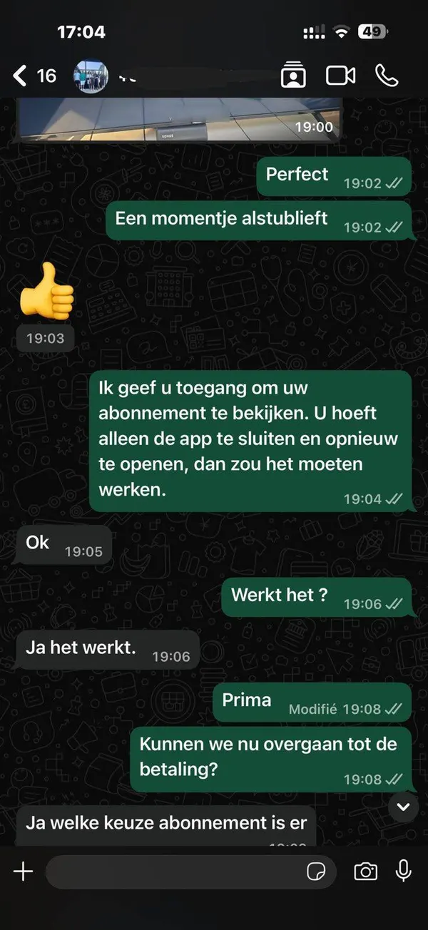 Screenshot van een WhatsApp-gesprek. De klant laat weten “Ja het werkt” en informeert vervolgens naar de abonnementen die er zijn.